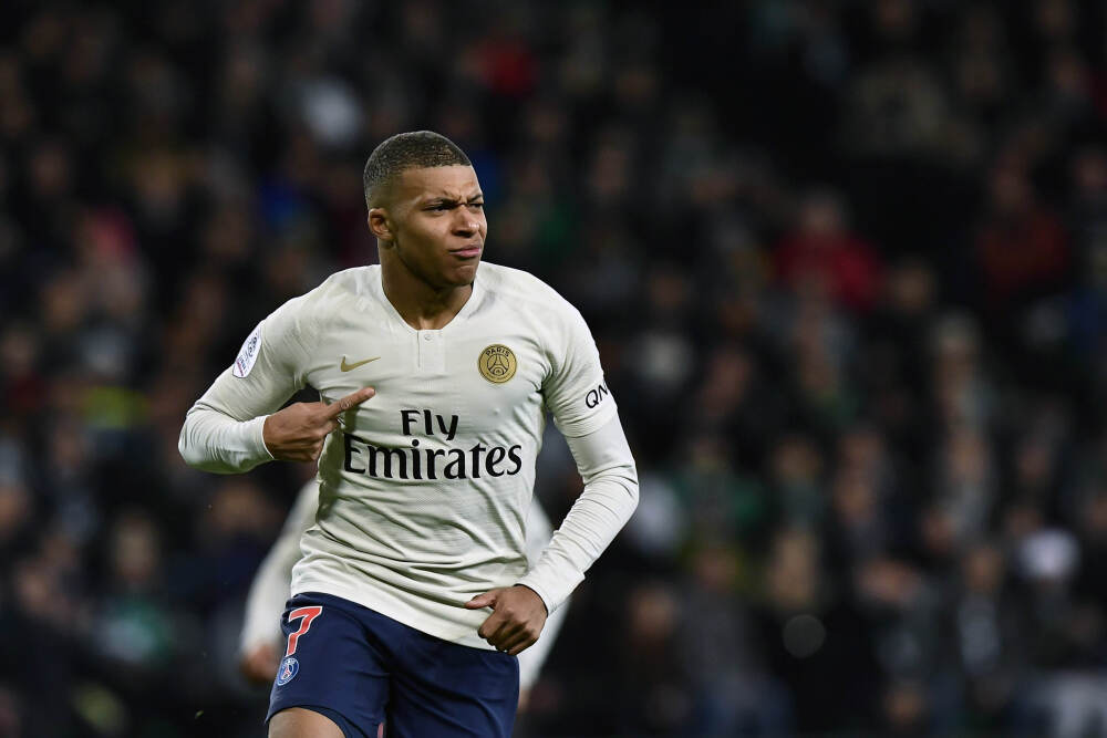 韦世豪：费利佩生日+戴帽会比较开心 靠近角球区会用大力手抛球